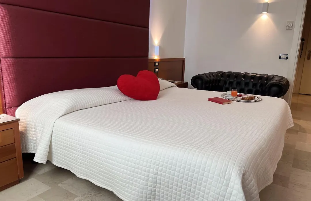 Venice Hotel con Colonnine Elettriche-1
